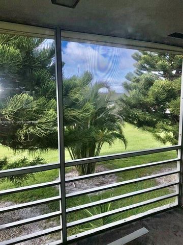 119 Salisbury E, West Palm Beach, FL 33417