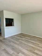 119 Salisbury E, West Palm Beach, FL 33417