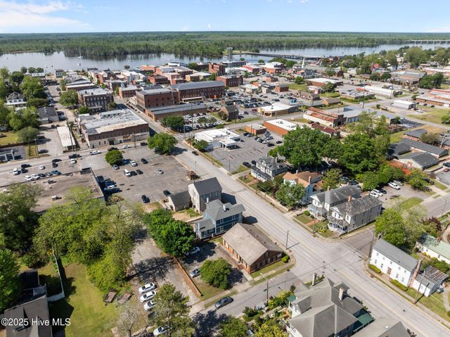 325 N Market Street, Washington, NC 27889