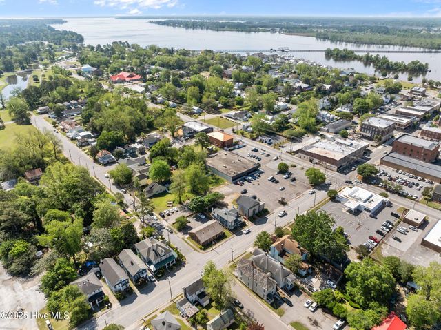 325 N Market Street, Washington, NC 27889