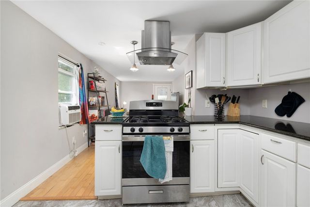 86 Oakside Street, Warwick, RI 02889