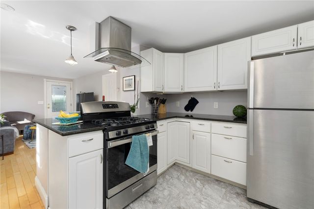 86 Oakside Street, Warwick, RI 02889