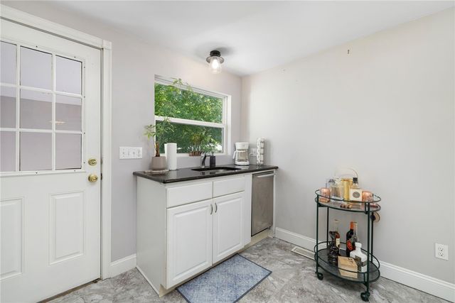 86 Oakside Street, Warwick, RI 02889