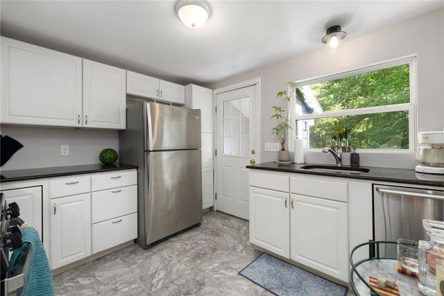 86 Oakside Street, Warwick, RI 02889