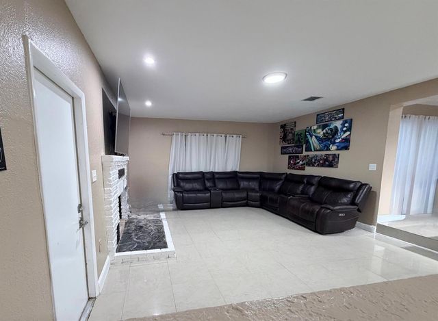 2000 SW 95th Terrace, Miramar, FL 33025