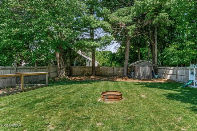 24 Westlyn Court, Guilderland, NY 12203