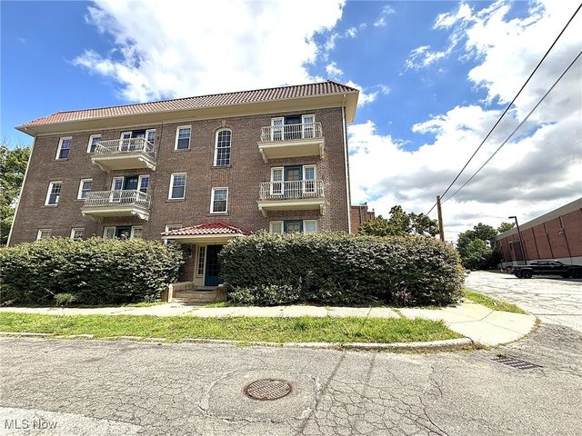 1615 Ridgefield Road, Cleveland Heights, OH 44118