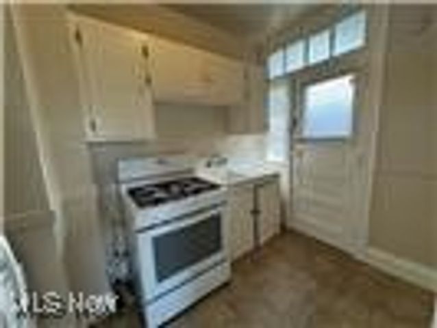 1615 Ridgefield Road, Cleveland Heights, OH 44118