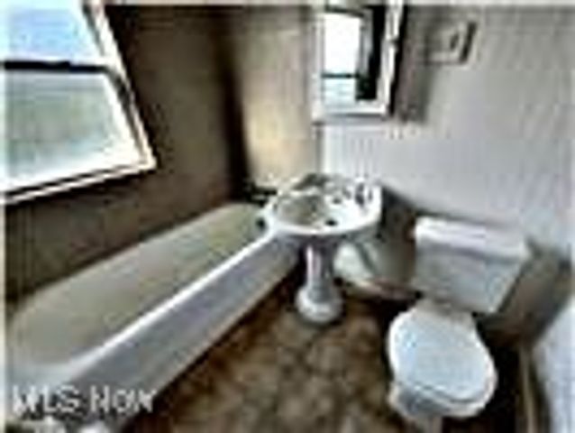 1615 Ridgefield Road, Cleveland Heights, OH 44118