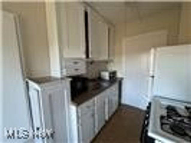 1615 Ridgefield Road, Cleveland Heights, OH 44118