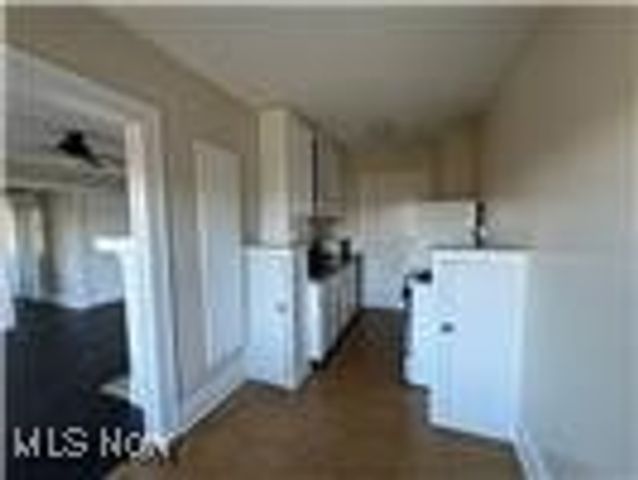 1615 Ridgefield Road, Cleveland Heights, OH 44118