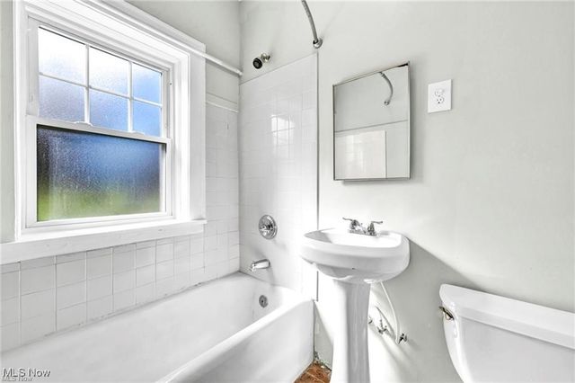 1615 Ridgefield Road, Cleveland Heights, OH 44118