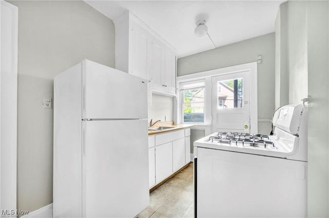 1615 Ridgefield Road, Cleveland Heights, OH 44118