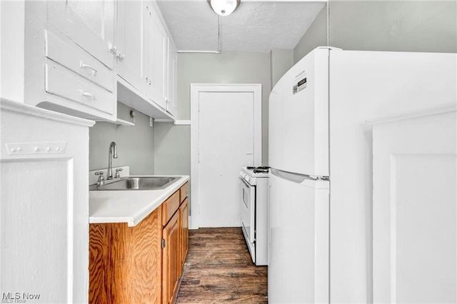 1615 Ridgefield Road, Cleveland Heights, OH 44118