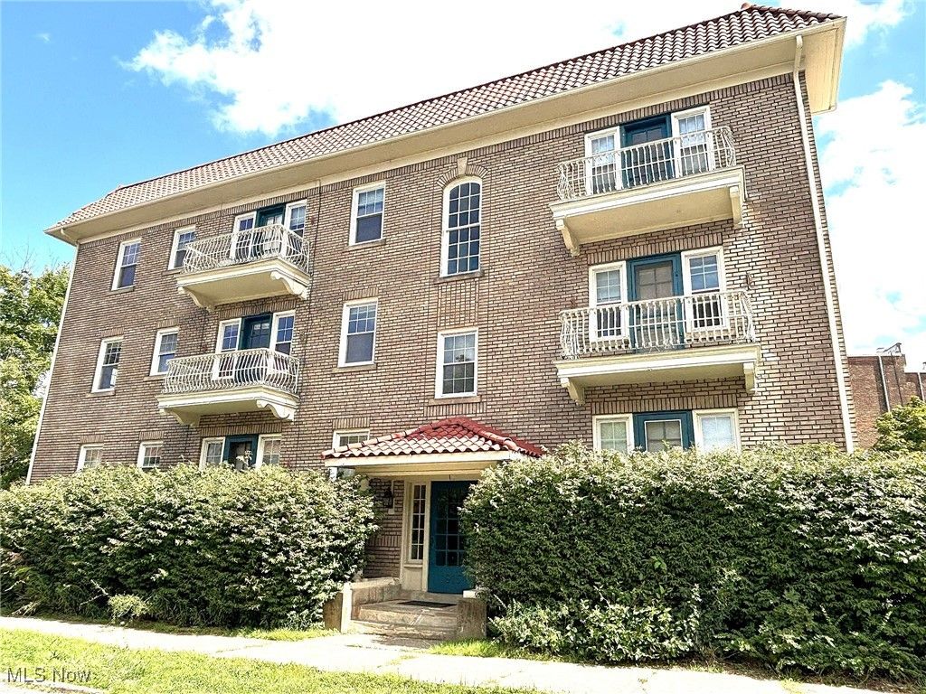 1615 Ridgefield Road, Cleveland Heights, OH 44118