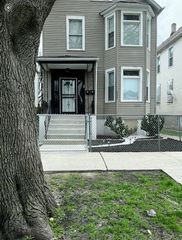 8423 S Muskegon Avenue, Chicago, IL 60617