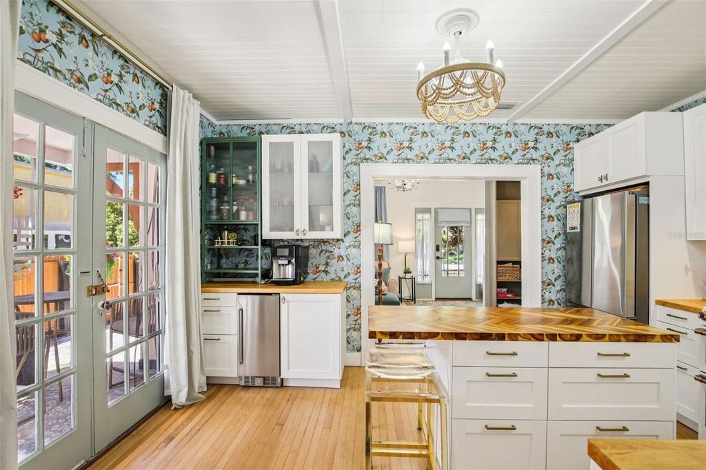 Image 11 of property listing at 1135 MARINE STREET, Clearwater, FL 33755