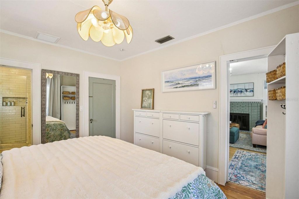 Image 13 of property listing at 1135 MARINE STREET, Clearwater, FL 33755