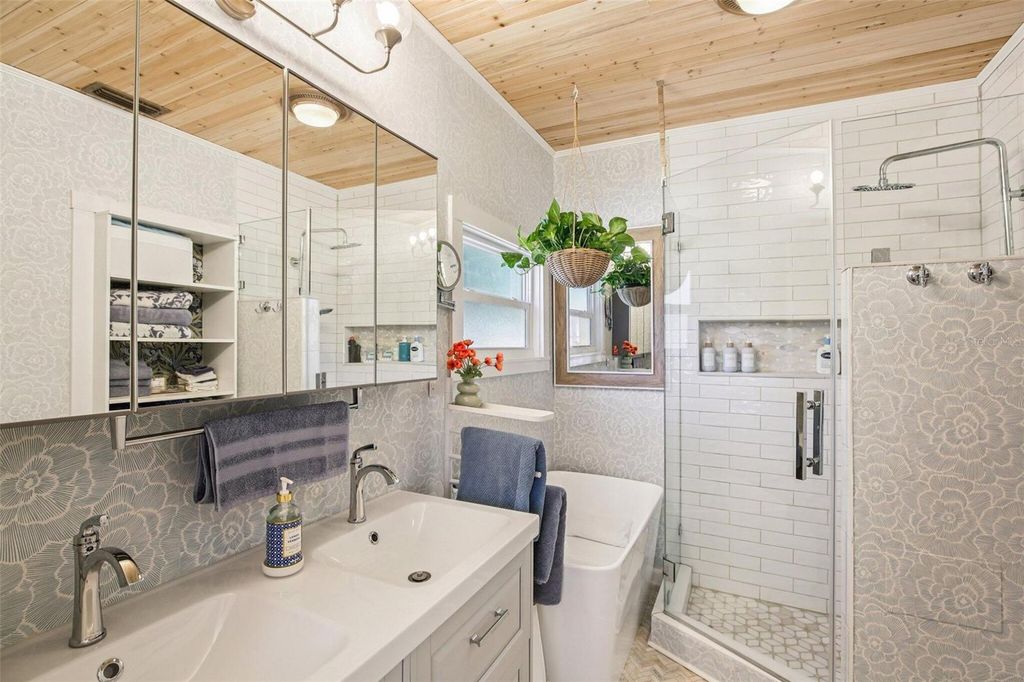 Image 15 of property listing at 1135 MARINE STREET, Clearwater, FL 33755