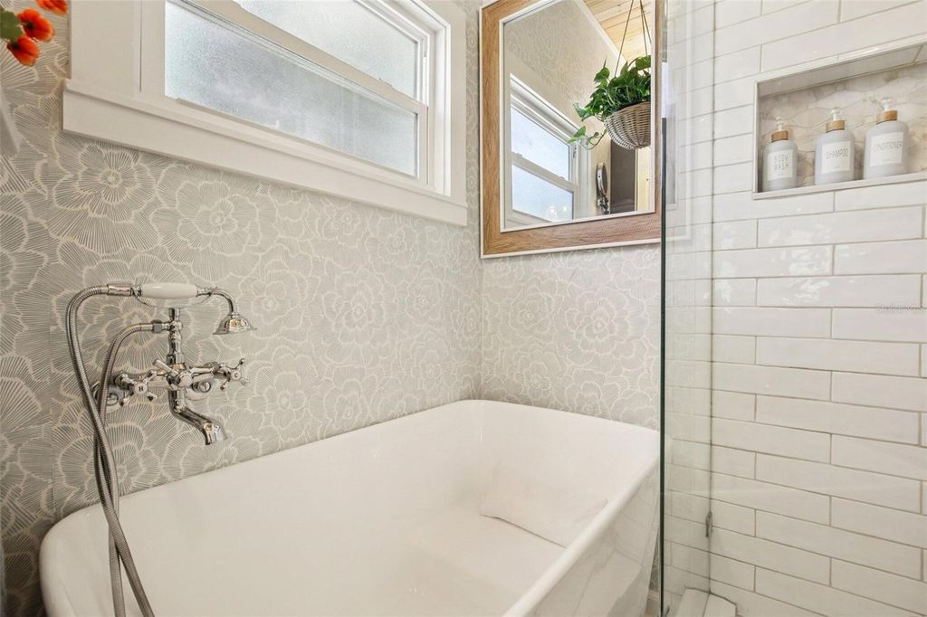 Image 16 of property listing at 1135 MARINE STREET, Clearwater, FL 33755