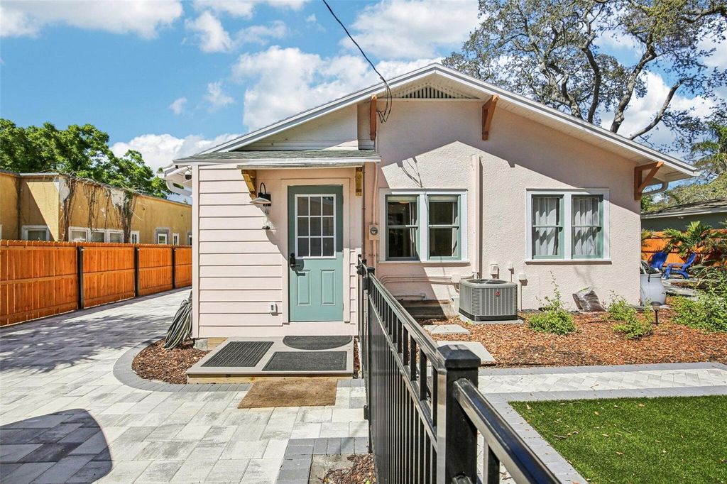 Image 30 of property listing at 1135 MARINE STREET, Clearwater, FL 33755