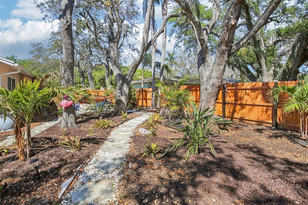 Image 38 of property listing at 1135 MARINE STREET, Clearwater, FL 33755