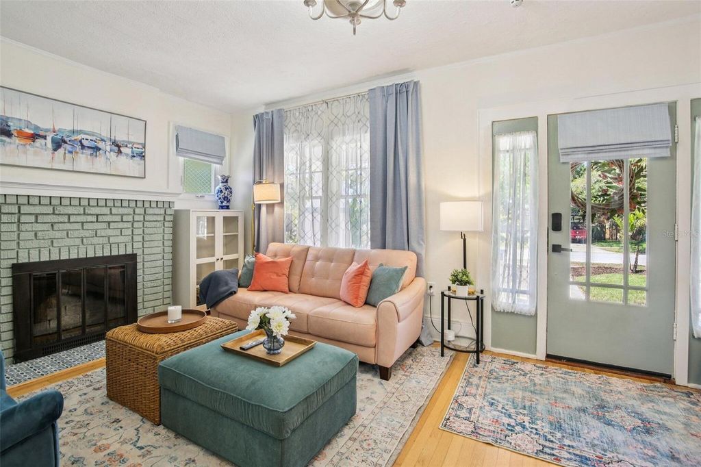 Image 5 of property listing at 1135 MARINE STREET, Clearwater, FL 33755