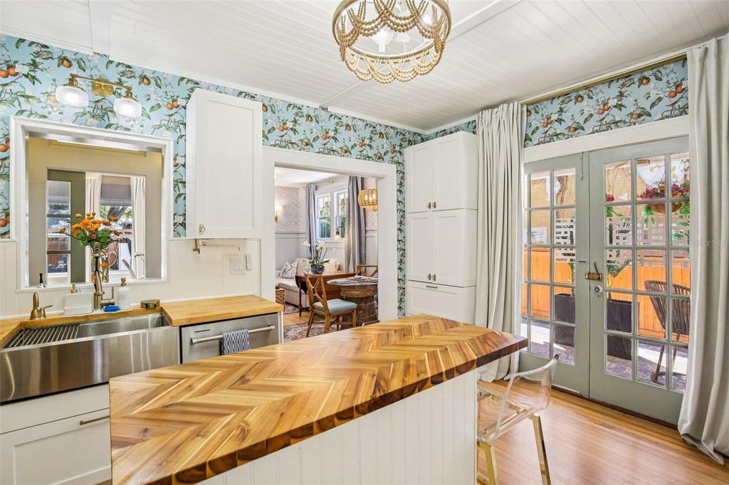 Image 8 of property listing at 1135 MARINE STREET, Clearwater, FL 33755