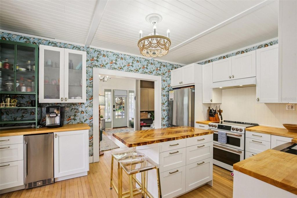 Image 10 of property listing at 1135 MARINE STREET, Clearwater, FL 33755