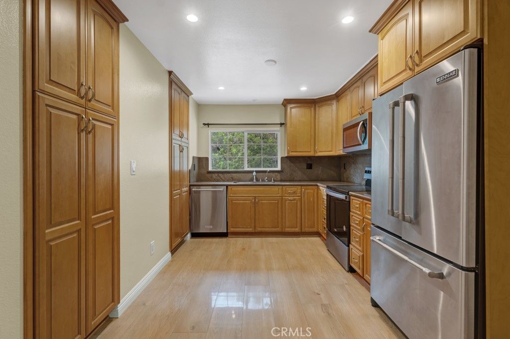 Image 11 of property listing at 11435 Tampa 90, Porter Ranch, CA 91326