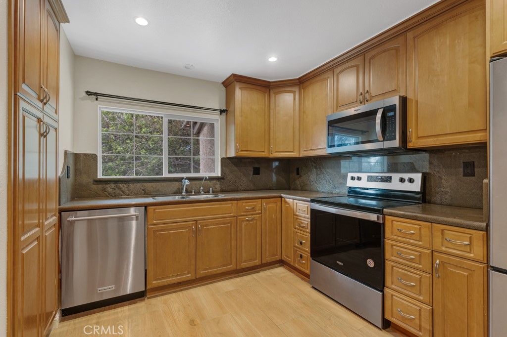 Image 12 of property listing at 11435 Tampa 90, Porter Ranch, CA 91326