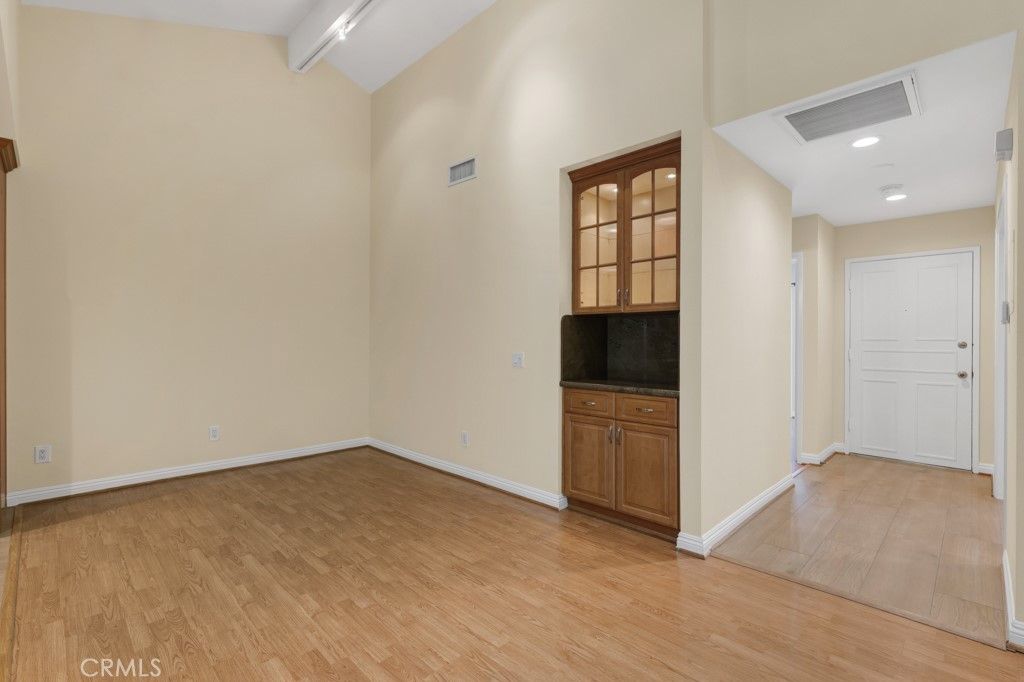 Image 15 of property listing at 11435 Tampa 90, Porter Ranch, CA 91326