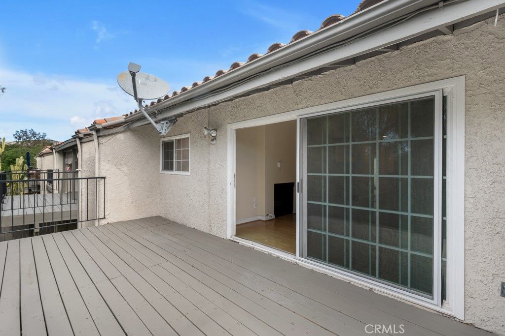 Image 23 of property listing at 11435 Tampa 90, Porter Ranch, CA 91326
