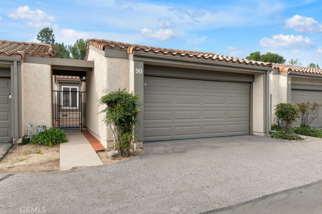 Image 4 of property listing at 11435 Tampa 90, Porter Ranch, CA 91326