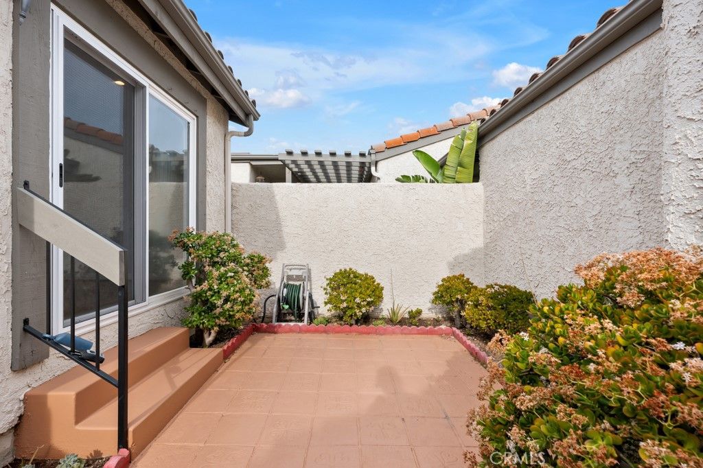 Image 6 of property listing at 11435 Tampa 90, Porter Ranch, CA 91326