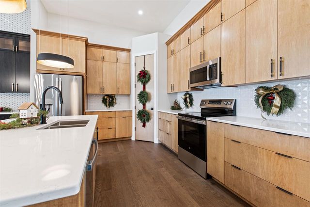 2120 TORI LANE, Marinette, WI 54143