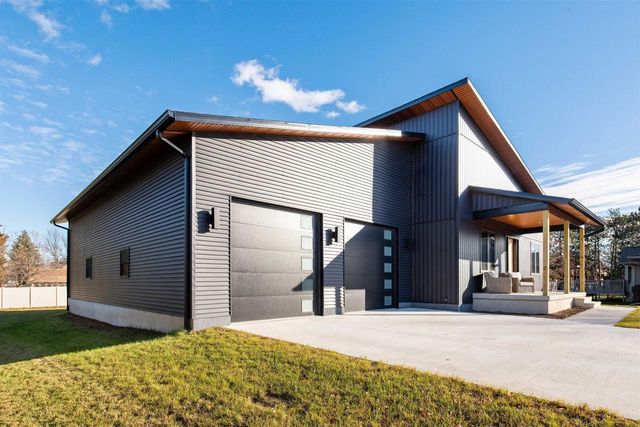 2120 TORI LANE, Marinette, WI 54143