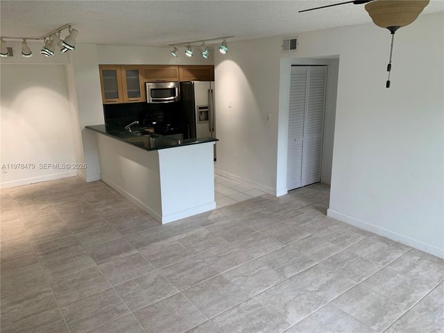 570 S Park Rd 13-6, Hollywood, FL 33021