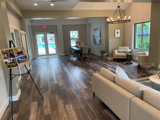 570 S Park Rd 13-6, Hollywood, FL 33021