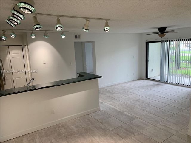 570 S Park Rd 13-6, Hollywood, FL 33021