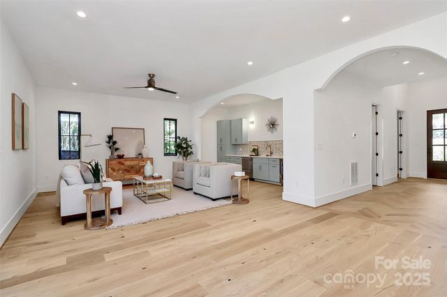 2209 Norcross Place, Charlotte, NC 28205
