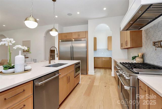 2209 Norcross Place, Charlotte, NC 28205
