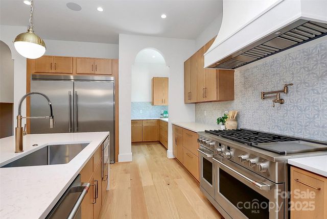 2209 Norcross Place, Charlotte, NC 28205