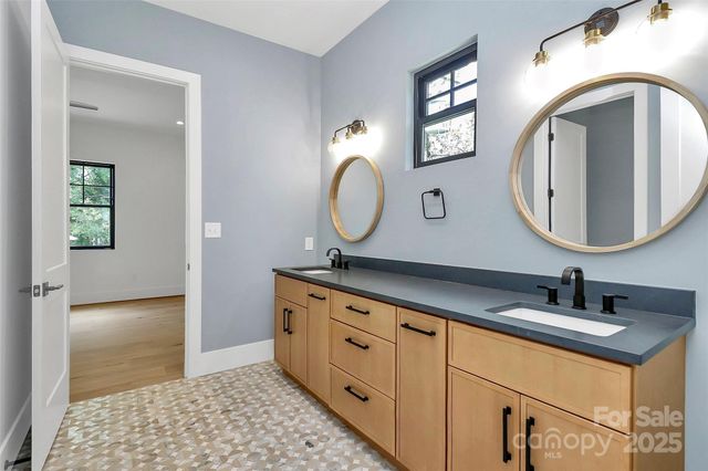 2209 Norcross Place, Charlotte, NC 28205
