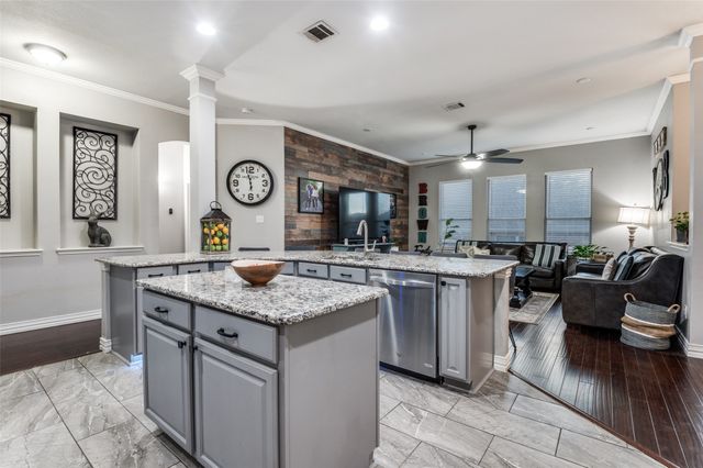 4500 Fox River Trail, Arlington, TX 76017