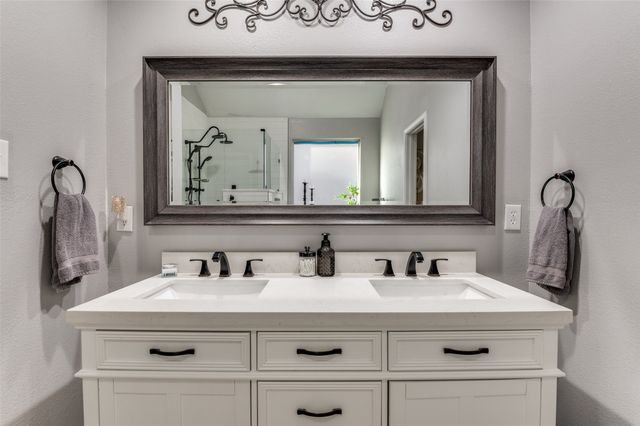 4500 Fox River Trail, Arlington, TX 76017