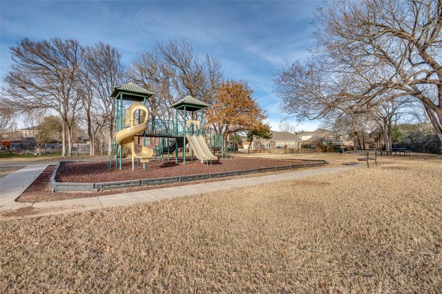 4500 Fox River Trail, Arlington, TX 76017