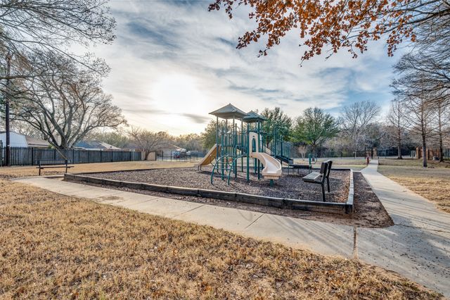 4500 Fox River Trail, Arlington, TX 76017