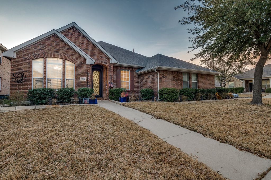 4500 Fox River Trail, Arlington, TX 76017