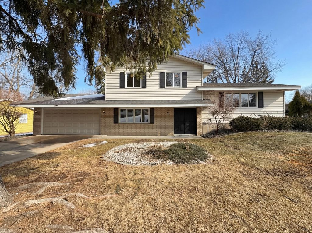 3480 Milton Street N, Shoreview, MN 55126